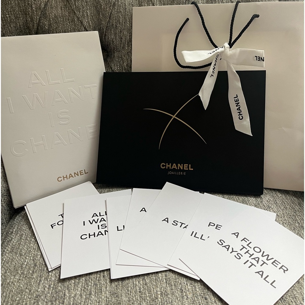 CHANEL Black hardcover coffee table book White soft  book. 10 friendship cards - Picture 3 of 16